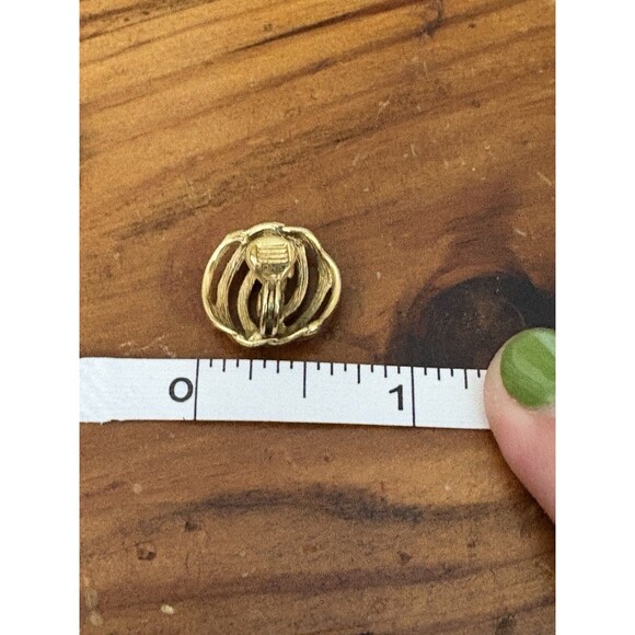 Vintage Monet Clip On Earrings Round Gold Tone Weave - Picture 6 of 6